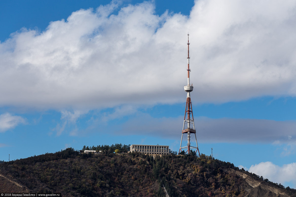 Тбилисская телебашня на горе Мтацминда